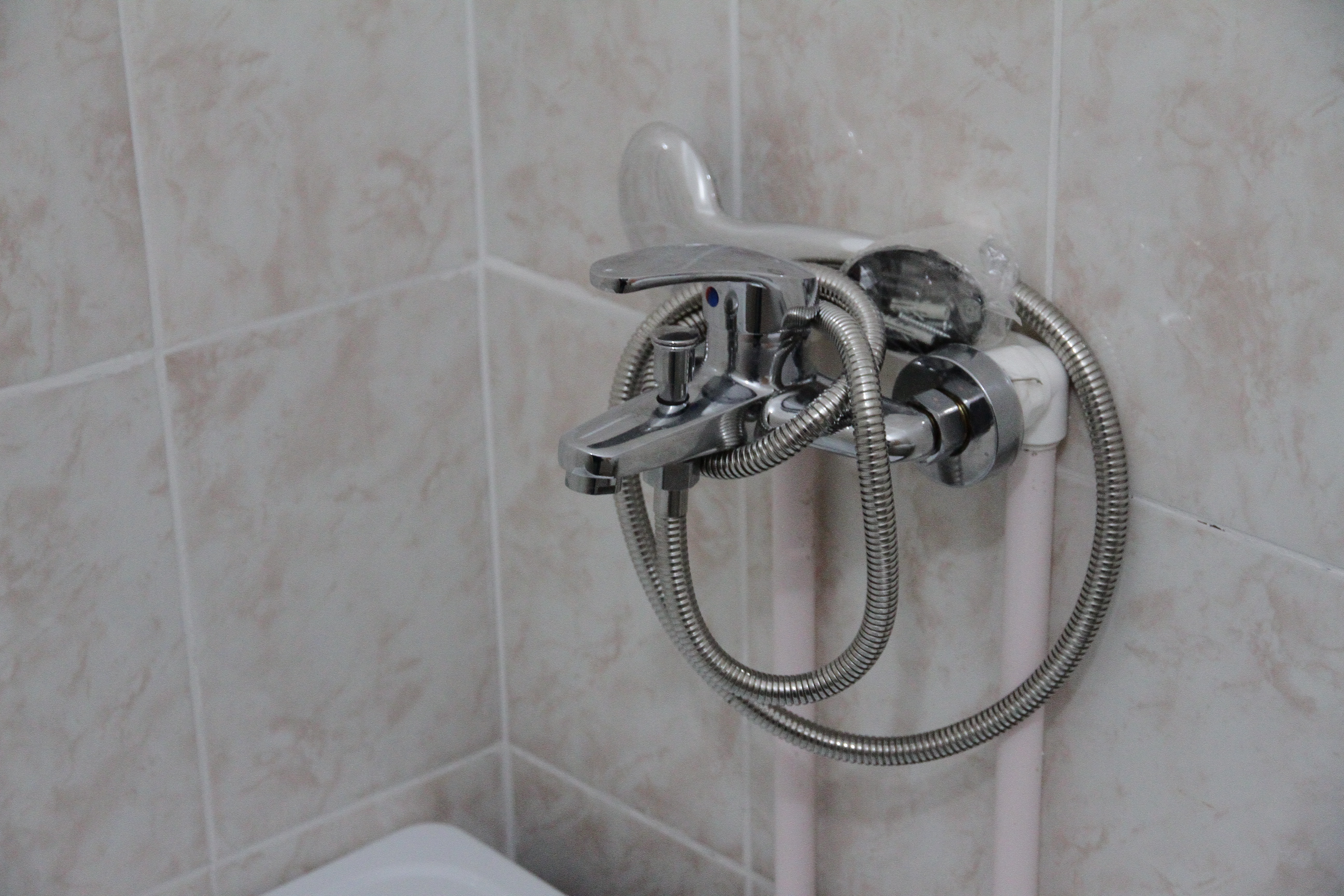 Давление воды снизили в Уральске из-за отключения электричества